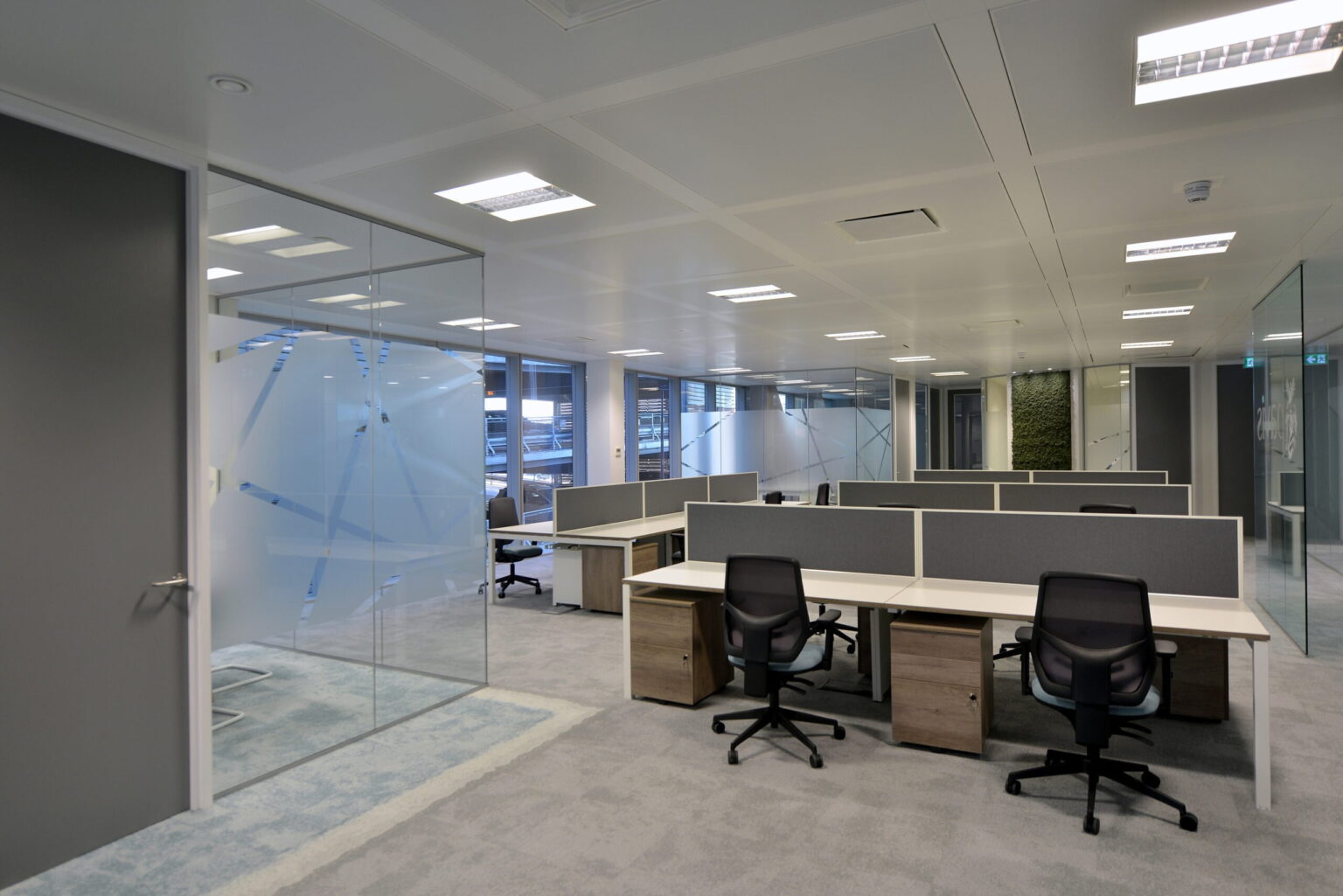 How to introduce desk sharing and reimagine your office space